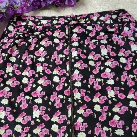 Nicole Miller Sz. 12 Fun & Classy Floral Design Throughout Black Full Zip Skirt - Picture 3 of 7